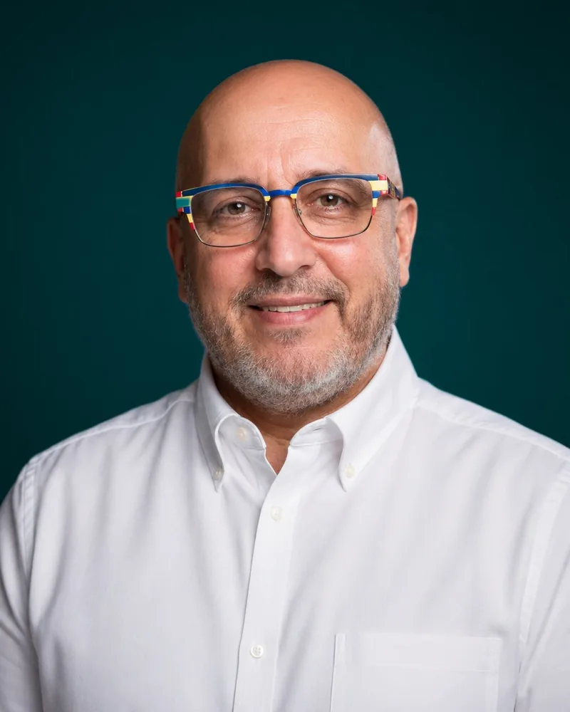 Portrait de Tarik Kessaï, fondateur de La Balade des Gens Heureux